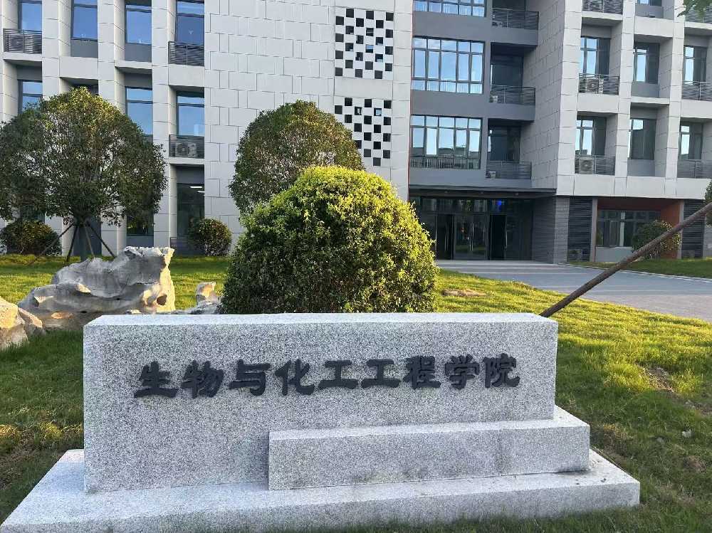 凤泉区扬州职业大学体育场高杆灯项目